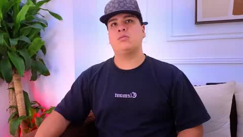 bennett_alejoo online show from May 9, 6:25 pm