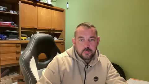 benochau online show from April 28, 1:25 am