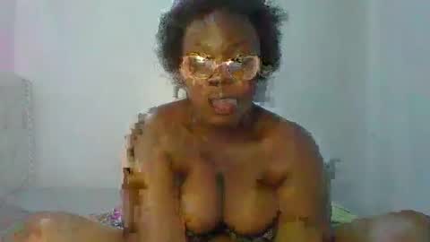 berries_lee online show from March 12, 4:46 pm