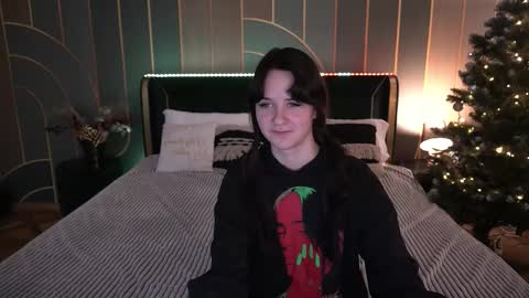 Violette online show from December 14, 2:01 pm