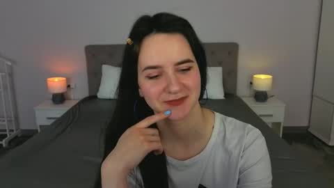 Violette online show from April 24, 5:04 pm