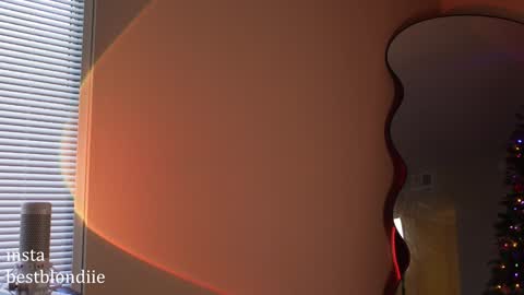 Chloe Next stream on Friday online show from December 20, 9:17 pm