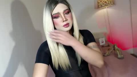 bestgirljulia online show from October 27, 6:35 am