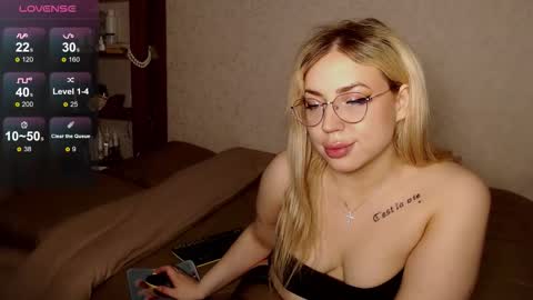 Snapshot of bethflatcher chatting on October 5, 12:24 pm bethflatcher online show from October 5, 12:24 pm