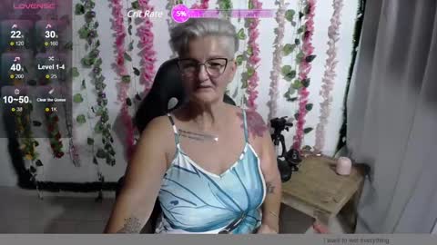 Snapshot of bety_cum3 chatting on January 1, 12:43 am bibiana online show from January 1, 12:43 am