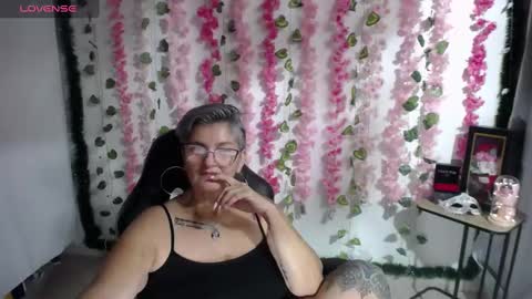 Snapshot of bety_cum3 chatting on February 28, 9:33 pm bibiana online show from February 28, 9:33 pm
