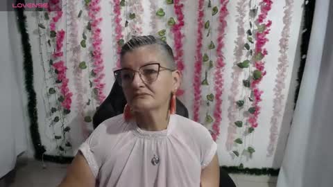 Snapshot of bety_cum3 chatting on February 7, 11:01 am bibiana online show from February 7, 11:01 am