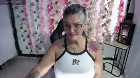 Snapshot of bety_cum3 chatting on February 16, 4:32 pm bibiana online show from February 16, 4:32 pm