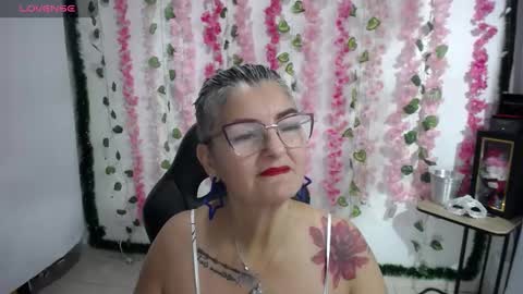 Snapshot of bety_cum3 chatting on February 20, 9:11 am bibiana online show from February 20, 9:11 am