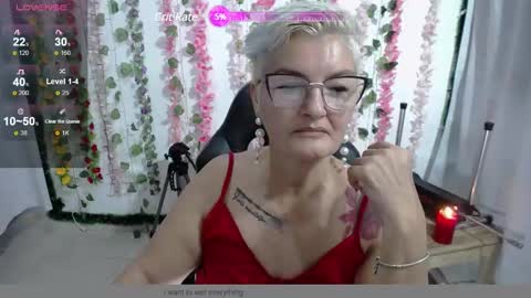 Snapshot of bety_cum3 chatting on December 17, 10:12 am bibiana online show from December 17, 10:12 am