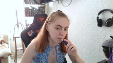 beverly_yay online show from May 18, 5:24 am