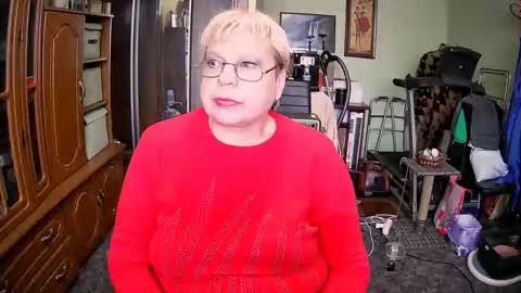 BeverlyQCynia online show from October 21, 11:59 am