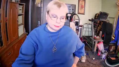 Snapshot of beverlyqcynia chatting on October 13, 11:12 am BeverlyQCynia online show from October 13, 11:12 am