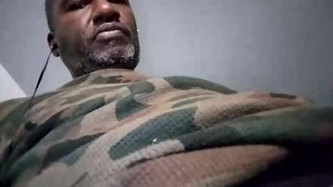Snapshot of bi582945 chatting on October 12, 12:03 am bi582945 online show from October 12, 12:03 am