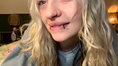 Ellie  online show from March 25, 4:41 am