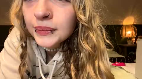 Ellie  online show from March 16, 12:25 am