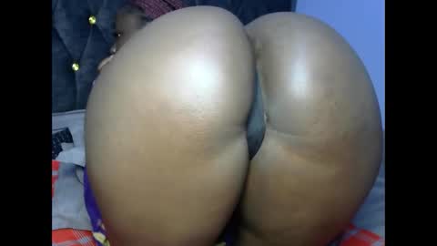 Snapshot of big_black_bootyy chatting on October 28, 12:17 pm bbw online show from October 28, 12:17 pm