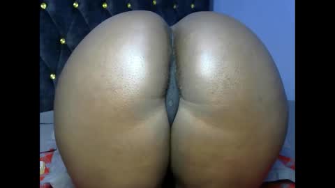 Snapshot of big_black_bootyy chatting on October 16, 1:00 pm bbw online show from October 16, 1:00 pm