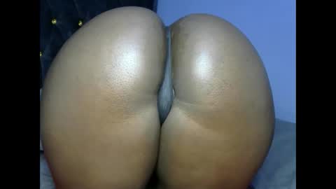 Snapshot of big_black_bootyy chatting on October 27, 12:05 pm bbw online show from October 27, 12:05 pm