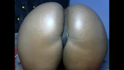 Snapshot of big_black_bootyy chatting on October 29, 12:18 pm bbw online show from October 29, 12:18 pm