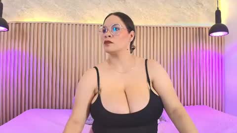 Tell me Sophia  online show from June 26, 9:53 pm
