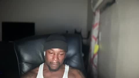 Snapshot of bigbackwoodcali chatting on March 1, 1:21 am bigbackwoodcali online show from March 1, 1:21 am