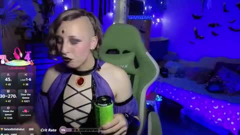 Snapshot of bigbearandbunny chatting on October 31, 12:55 am bigbearandbunny online show from October 31, 12:55 am