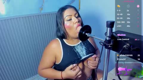 Snapshot of bigboobs_violeta chatting on October 12, 8:32 pm VIOLETA online show from October 12, 8:32 pm