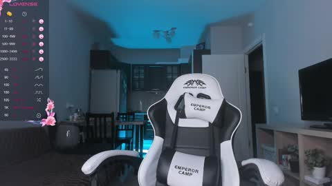 Snapshot of bigboobsalise chatting on February 28, 3:26 pm Alise online show from February 28, 3:26 pm