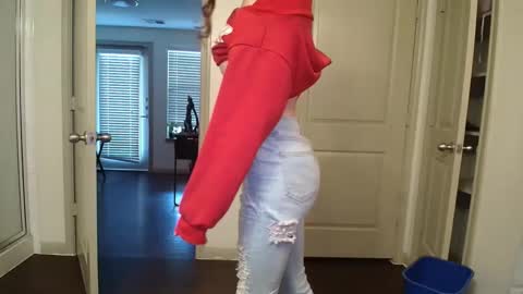 Snapshot of bigdicktrannynicole chatting on October 2, 8:07 pm bigdicktrannynicole online show from October 2, 8:07 pm