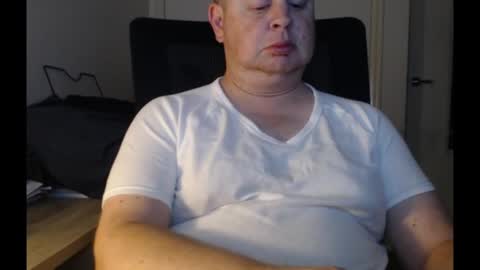 Snapshot of bighorn1981 chatting on December 6, 12:22 pm bighorn1981 online show from December 6, 12:22 pm