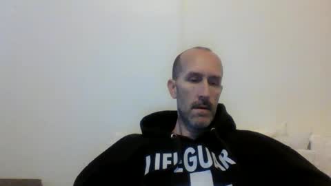 Snapshot of bighugemouthful chatting on December 7, 3:53 am Chaz online show from December 7, 3:53 am