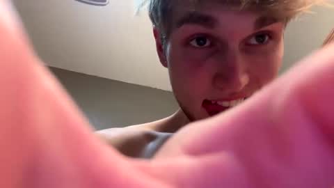 Snapshot of bigskinnyboyshh chatting on December 12, 5:52 am bigskinnyboyshh online show from December 12, 5:52 am