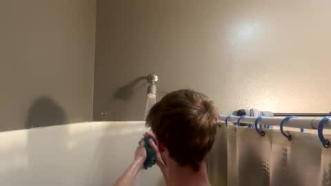 Snapshot of bigskinnyboyshh chatting on December 17, 6:35 am bigskinnyboyshh online show from December 17, 6:35 am