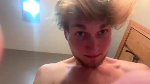 Snapshot of bigskinnyboyshh chatting on February 10, 5:25 am bigskinnyboyshh online show from February 10, 5:25 am