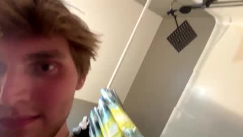 bigskinnyboyshh online show from June 11, 2:22 am