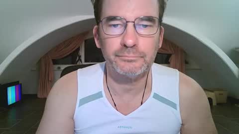 bikertom1988 online show from December 29, 9:30 pm