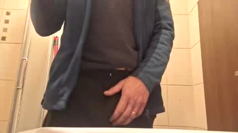 Snapshot of bisexdadd chatting on December 7, 3:42 am bisexdadd online show from December 7, 3:42 am