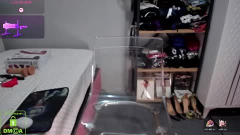 bisex woman online show from February 3, 9:50 pm