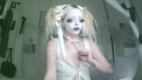 vampire fang  online show from October 9, 7:30 pm