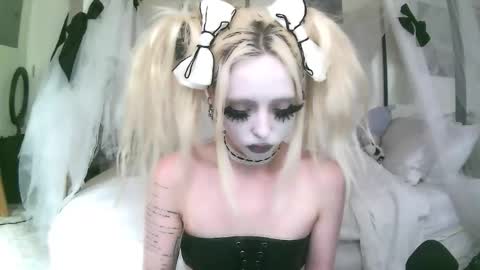 vampire fang  online show from February 13, 8:12 pm