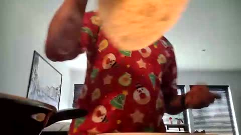 Snapshot of blackguy20ce chatting on December 6, 12:00 pm luis online show from December 6, 12:00 pm