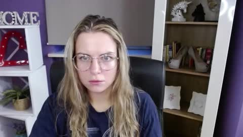 Z O E Y online show from October 30, 5:52 am