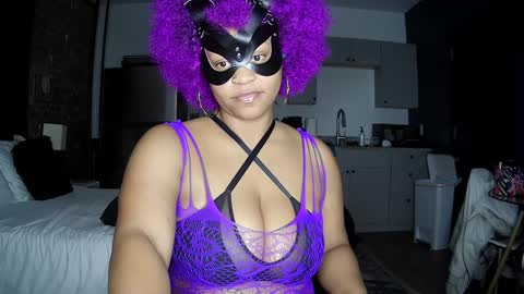 Queen Siren online show from January 11, 5:10 am