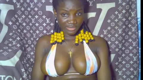 nikky00 online show from December 3, 8:15 am