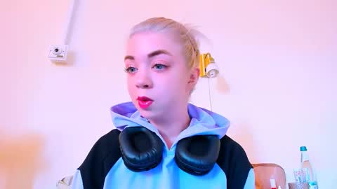 Nicole online show from February 26, 12:05 pm