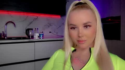 Lana online show from January 25, 1:30 pm