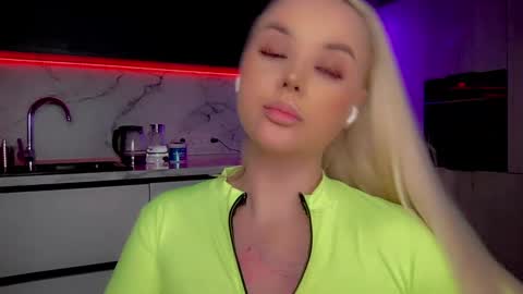 Lana online show from January 25, 4:35 pm