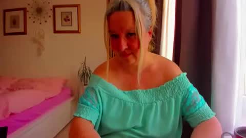 Nicole online show from March 29, 3:24 pm