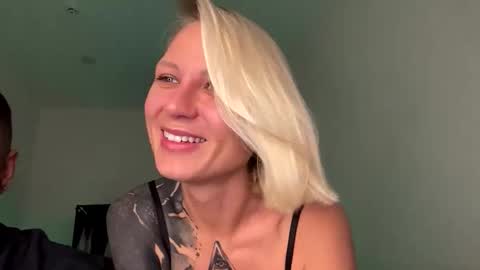blonde_fuck_couple online show from June 3, 12:24 am